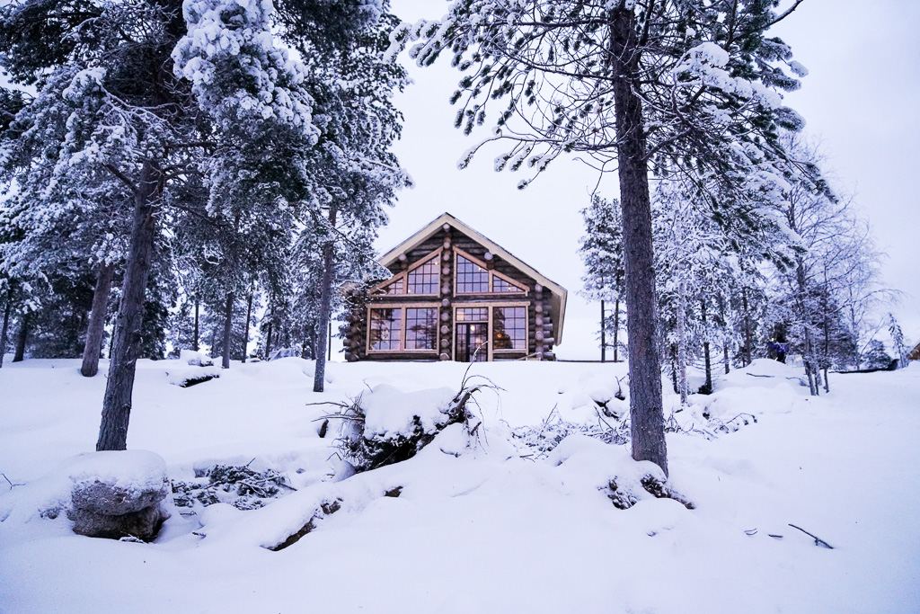 Wildnis-Lodge Nangu Hotel Lake Inari.jpg