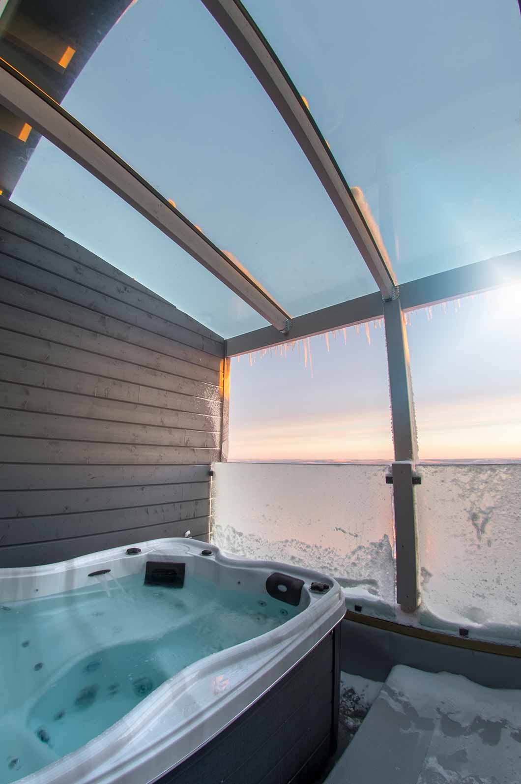 Aurora view suite´s pool daytime.jpg