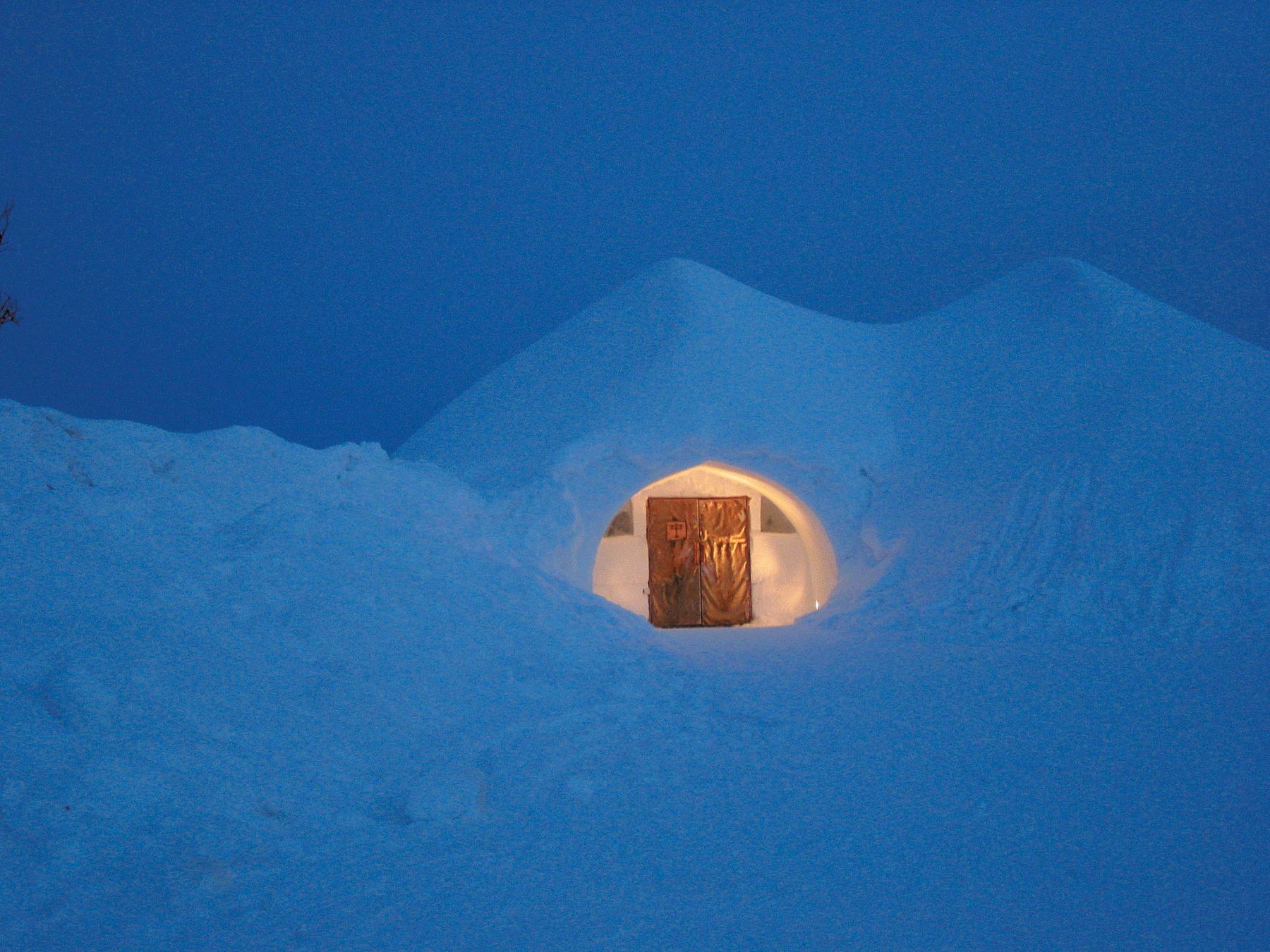 Kakslauttanen_igloo_village_3597.jpg