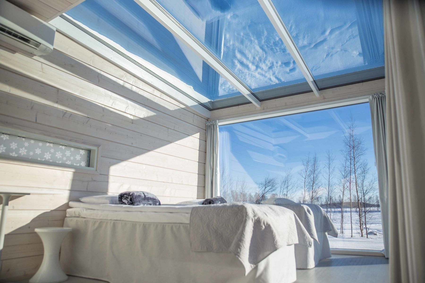 Seadside Glass Villa room.jpg