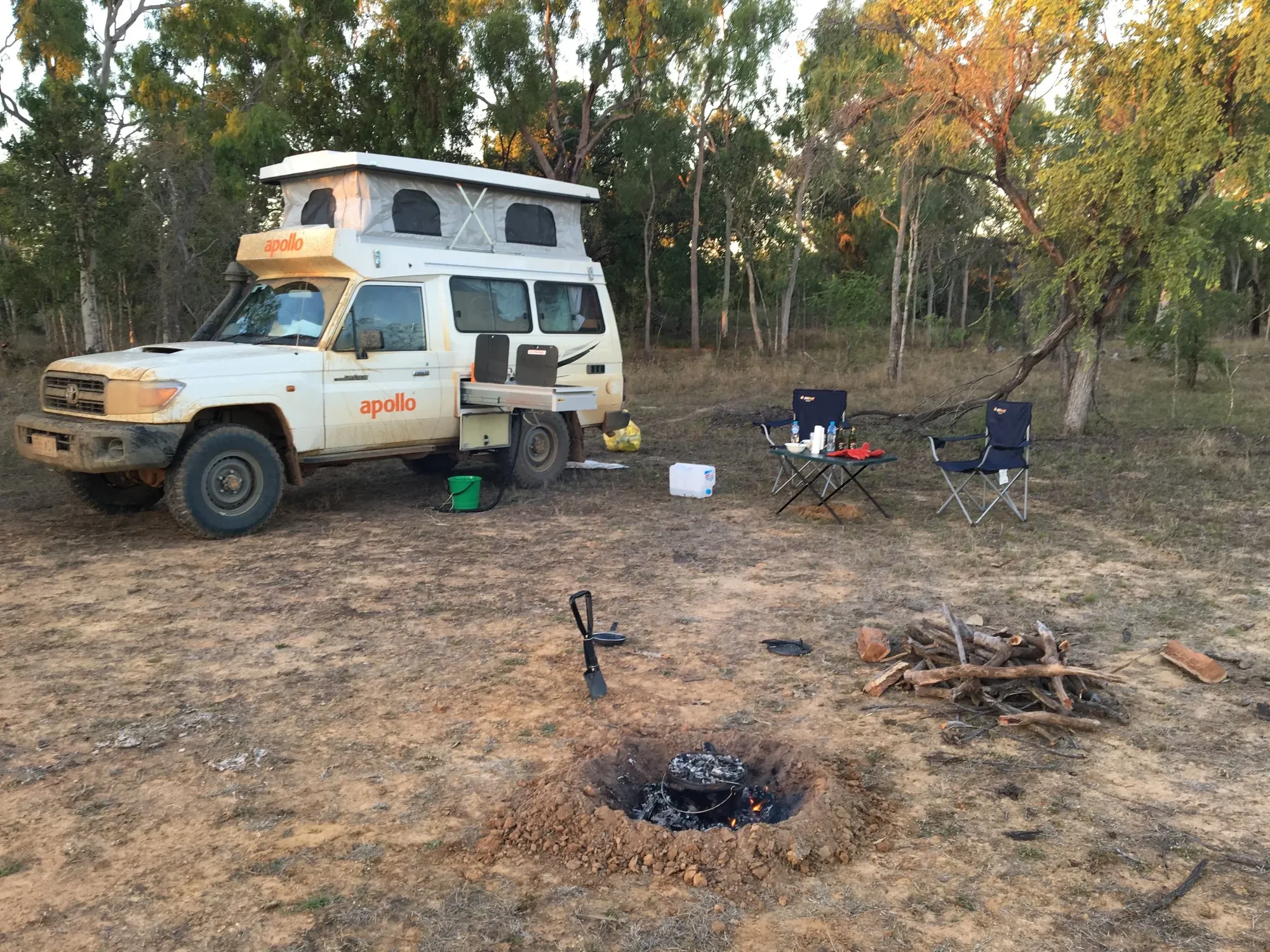 Camping in the bush, the real outback experience - Secluded in the bush, the nearest house is 500km away