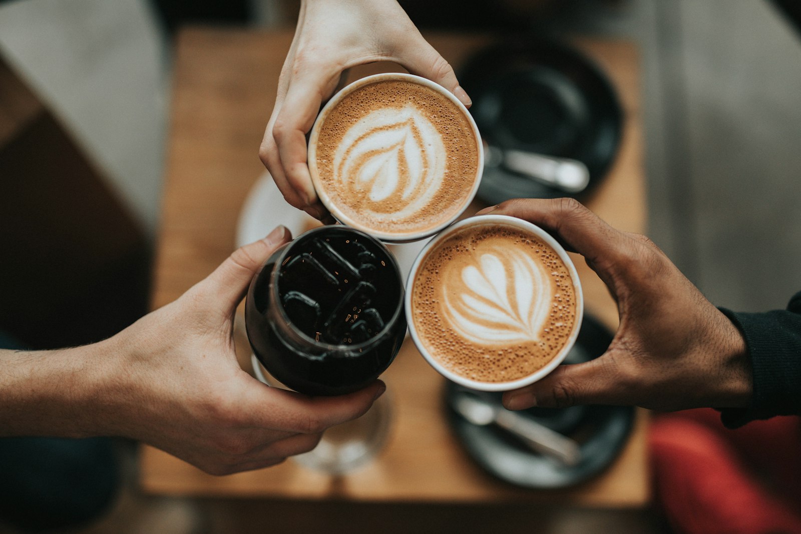 Kaffee und Frühstück in einem Café auf Bali