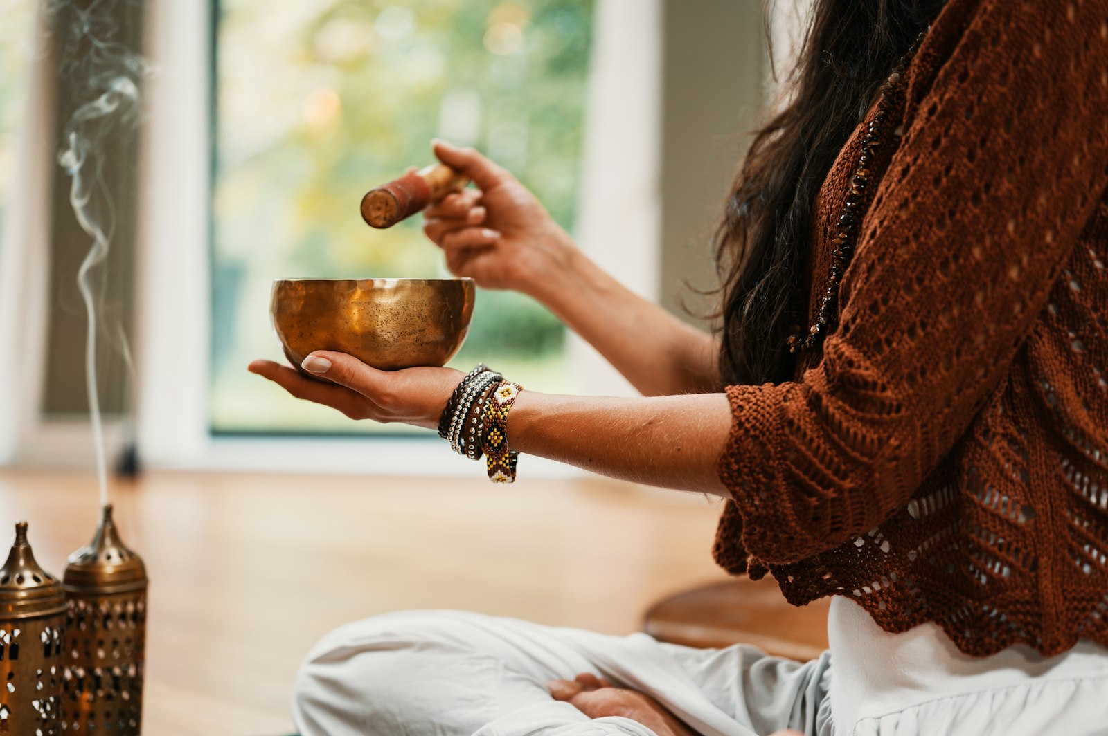 Klangschale in einer Sound-Healing-Session